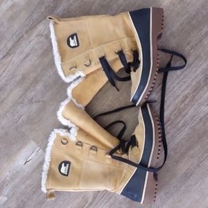 Sorel Fur lined Winter boots size 7 lace up